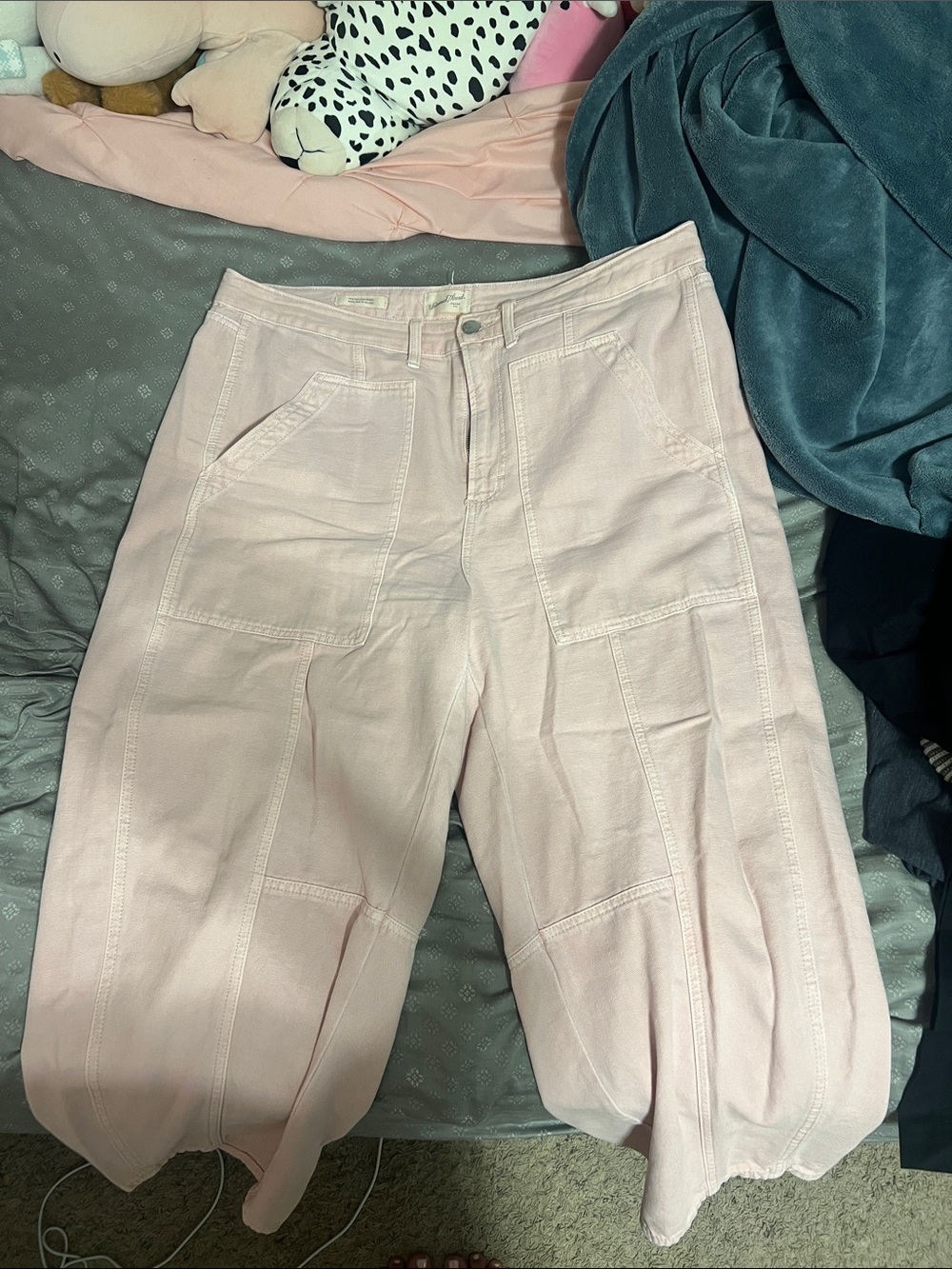 Universal Thread Light Pink Women's Cargo Jeans